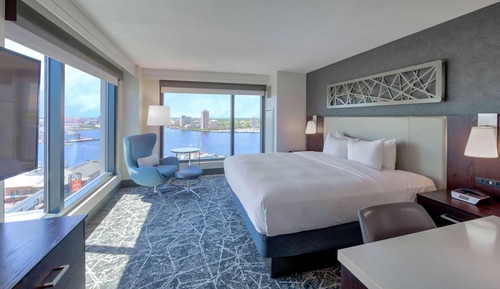 Room, 1 King Bed, River View, Corner (Larger)