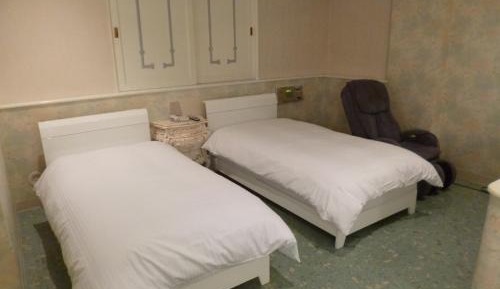 Standard Twin Room with massage chair