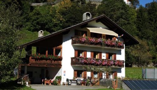 Apartment with Mountain View
