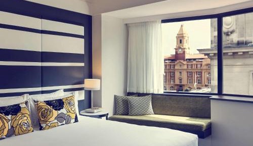 Superior King Room - City side