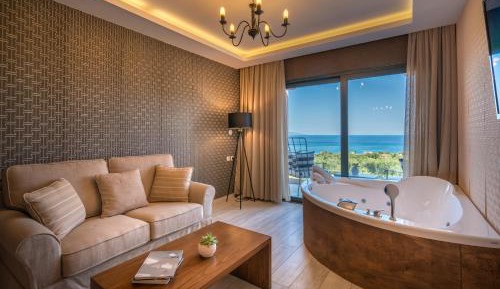 Elegance Suite with Panoramic Sea View