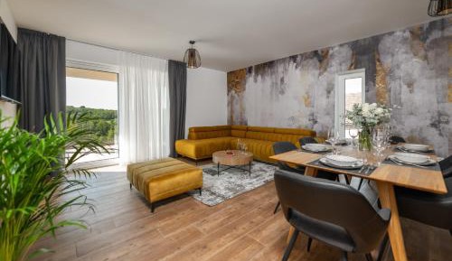 Two-Bedroom Deluxe Apartment with Balcony
