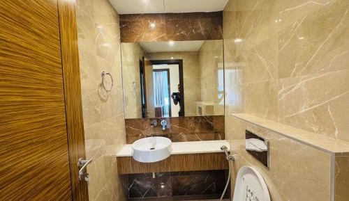 One-Bedroom Apartment with Balcony