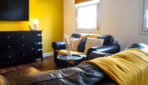 Deluxe Two-Bedroom Apartment with Garden View