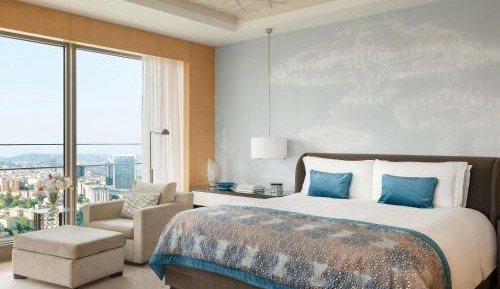 Deluxe City Room