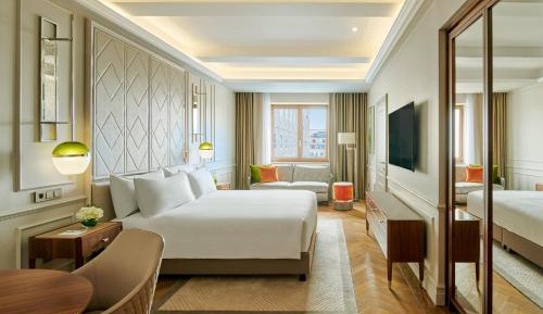 Premium Corner King Room