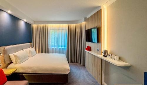 Standard Double Room with Single Sofa Bed and Free Hot Breakfast