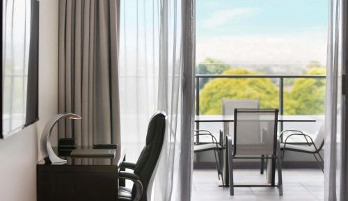 Deluxe One-Bedroom King Apartment