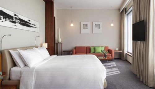 Executive Premier King Suite 