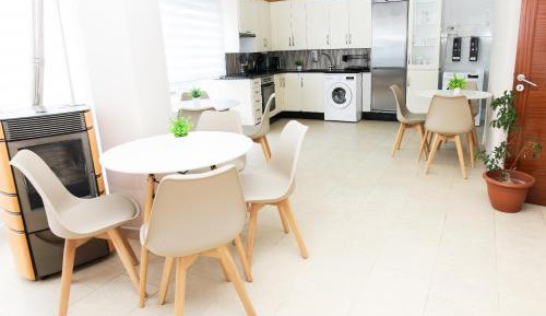 Apartment With Shared Bathroom