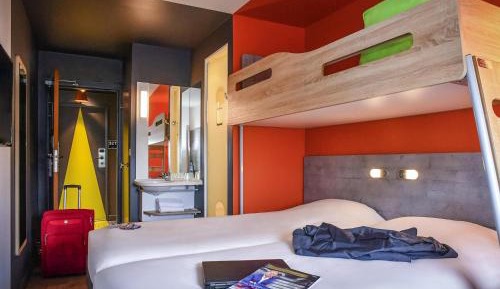 Triple Room with Two Single Beds and an Extra Bed