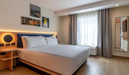 One-Bedroom King Suite - Non-Smoking