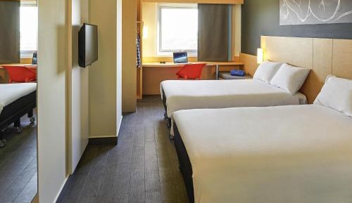 Standard Room with 2 Double Beds
