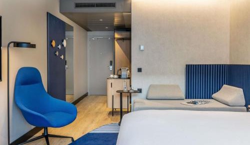 Premium Room with One Double Bed and One Single Bed 