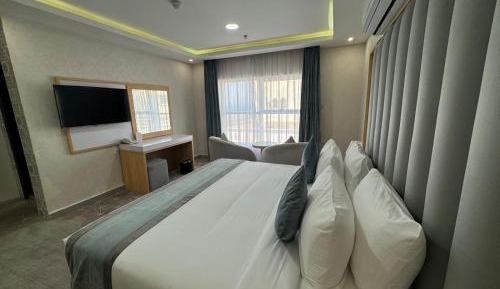 Deluxe Double Room with Side Sea View