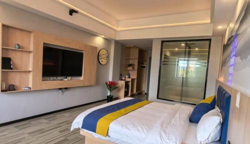 Deluxe Queen Room