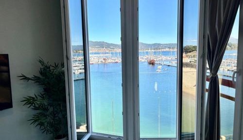 One-Bedroom Apartment with Sea View