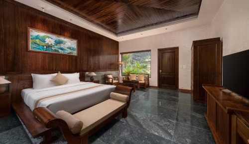 Junior Suite with Pool View