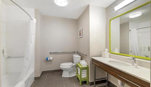 Queen Room with Two Queen Beds - Mobility and Hearing Access/Non-Smoking