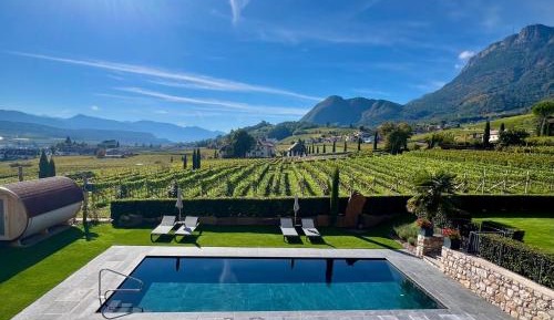 Apartment with Mountain View
