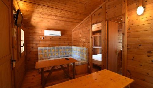 Bungalow Deluxe (4 Adults)