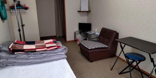 Single Room with Shared Bathroom