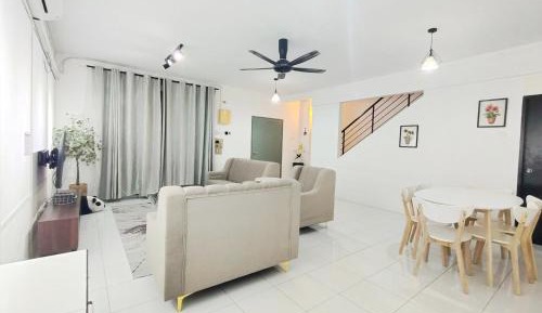 Three-Bedroom Holiday Home 