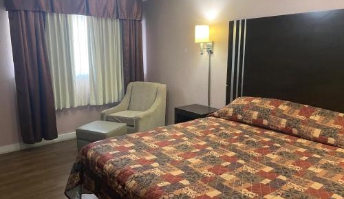 Standard King Room - Non-Smoking 