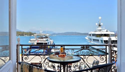 Deluxe Double Room with Balcony and Sea View