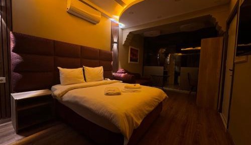 King Room with Spa Bath