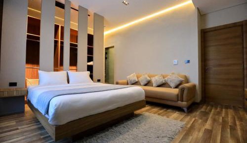 Deluxe Room (2 Adults + 1 Child)
