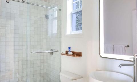 Brand New Bay View King / King