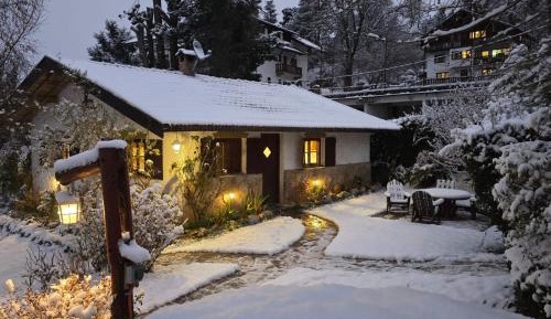 Deluxe Bungalow with Garden View