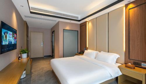 Deluxe Room (2 Adults + 1 Child)
