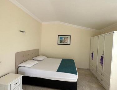 One-Bedroom Apartment with Sea View and Balcony