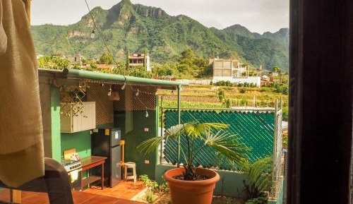 Apartment with Mountain View