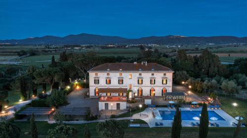 Thirteen-Bedroom Villa
