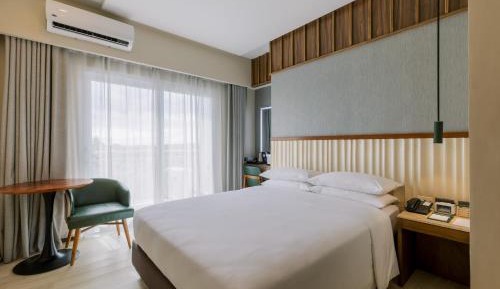 Deluxe Queen Room