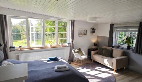 Studio Apartment with One Double Bed