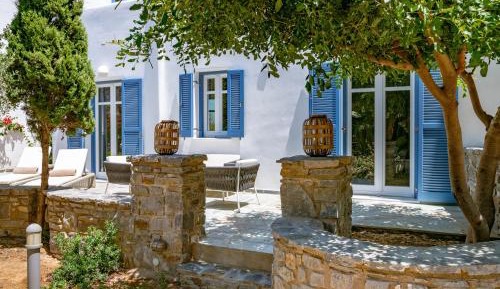 One-Bedroom Apartment with Patio