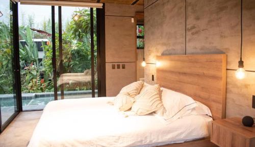 Villa with Garden View