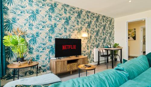 One-Bedroom Apartment with City View