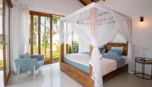 King Room with Pool View