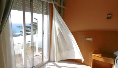 Double or Twin Room with Balcony and Sea View