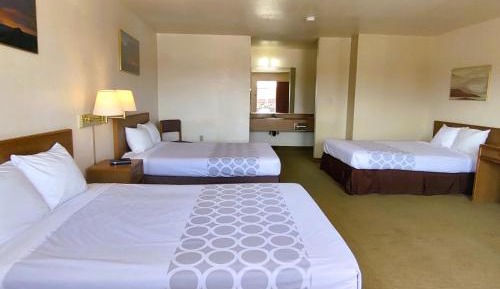 Three Queen Beds Nonsmoking