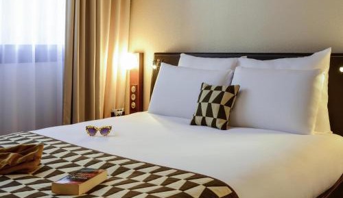 Accessible Room with 1 Queen Bed
