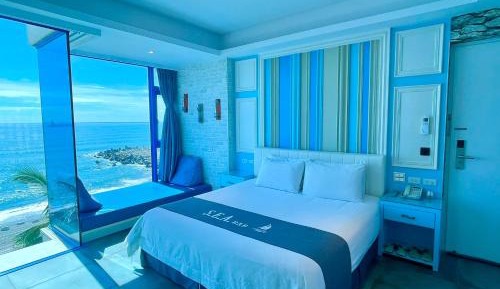 Deluxe Double Room with Balcony, Bathtub and Sea View
