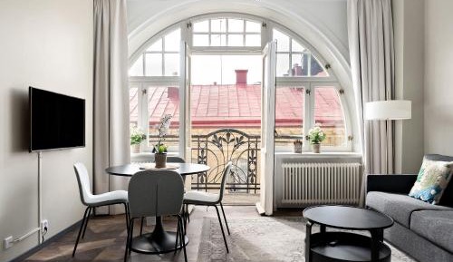 One-Bedroom Apartment with Balcony