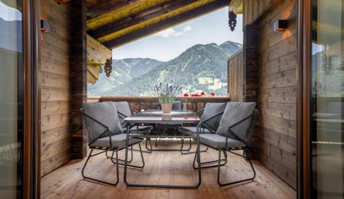 Deluxe Two-Bedroom Apartment with Garden View