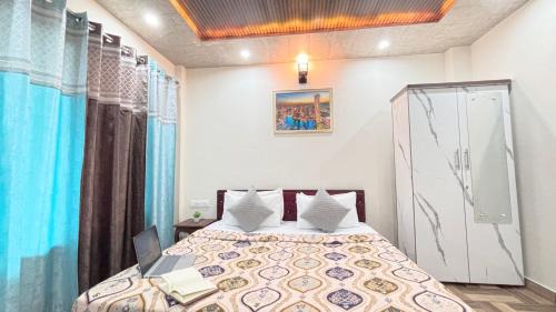 King Room with Mountain View